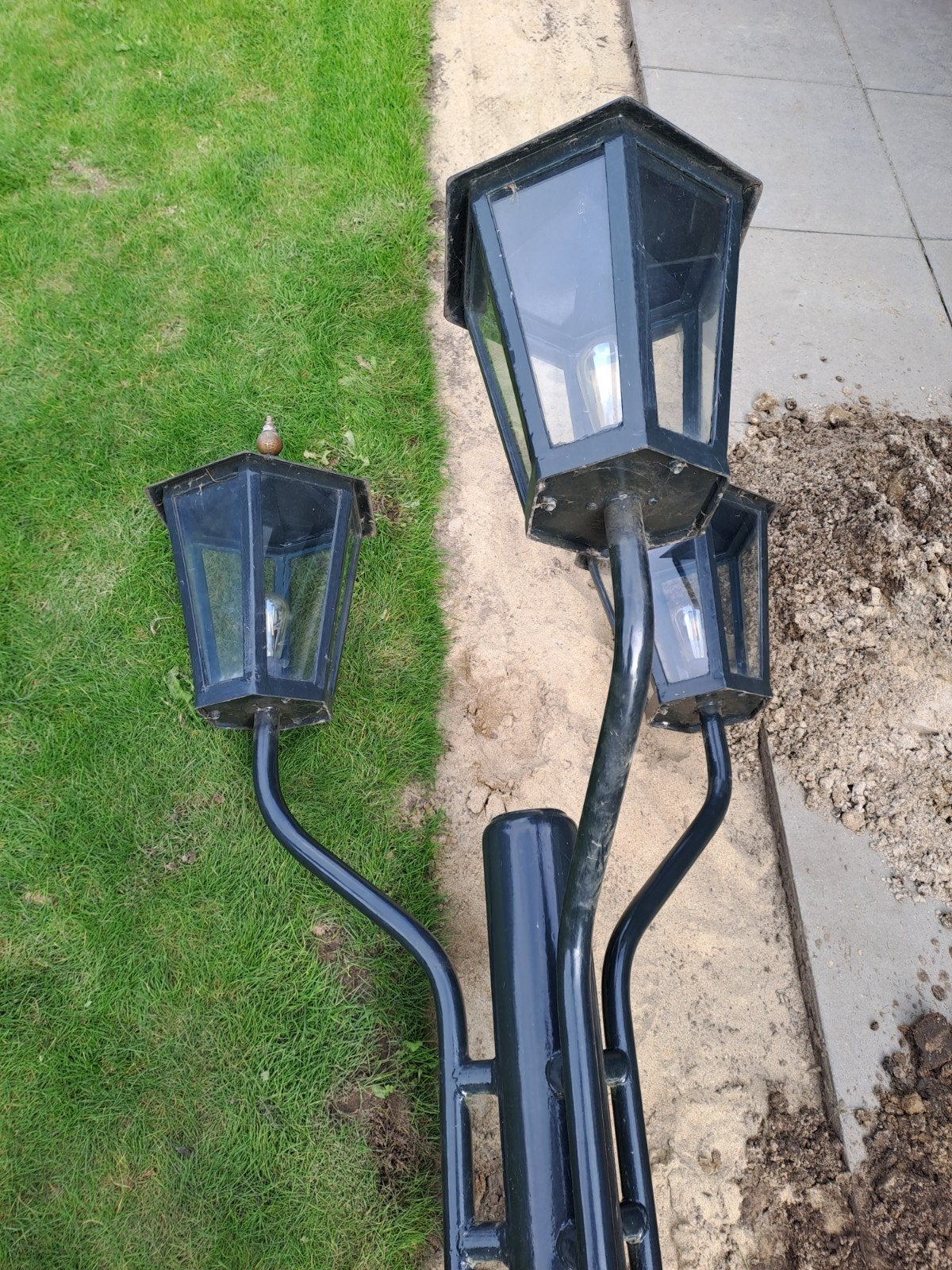 Antieke buitenlamp met drie lantaarns, Tuin en Terras, Ophalen, Gebruikt, Minder dan 50 watt, Netvoeding