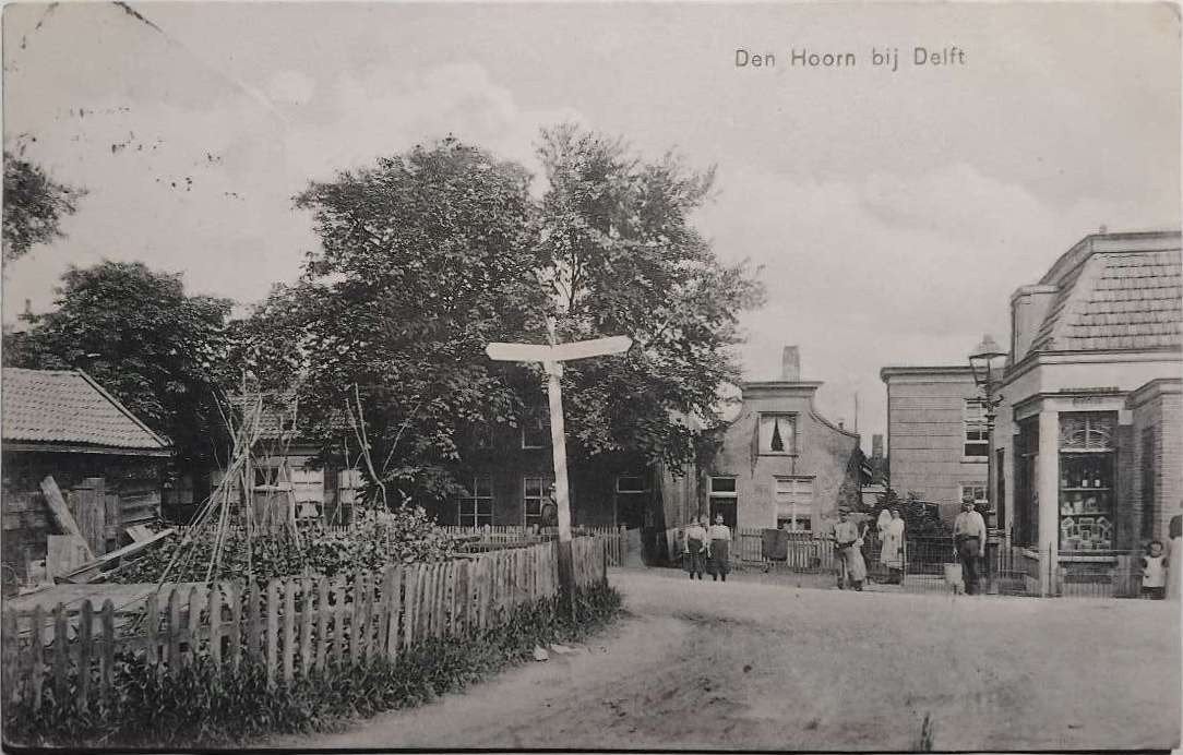 Den Hoorn bij Delft (1911) – Wegwijzer – Treinstempel, Verzamelen, Ophalen of Verzenden, Voor 1920, Gelopen, Zuid-Holland