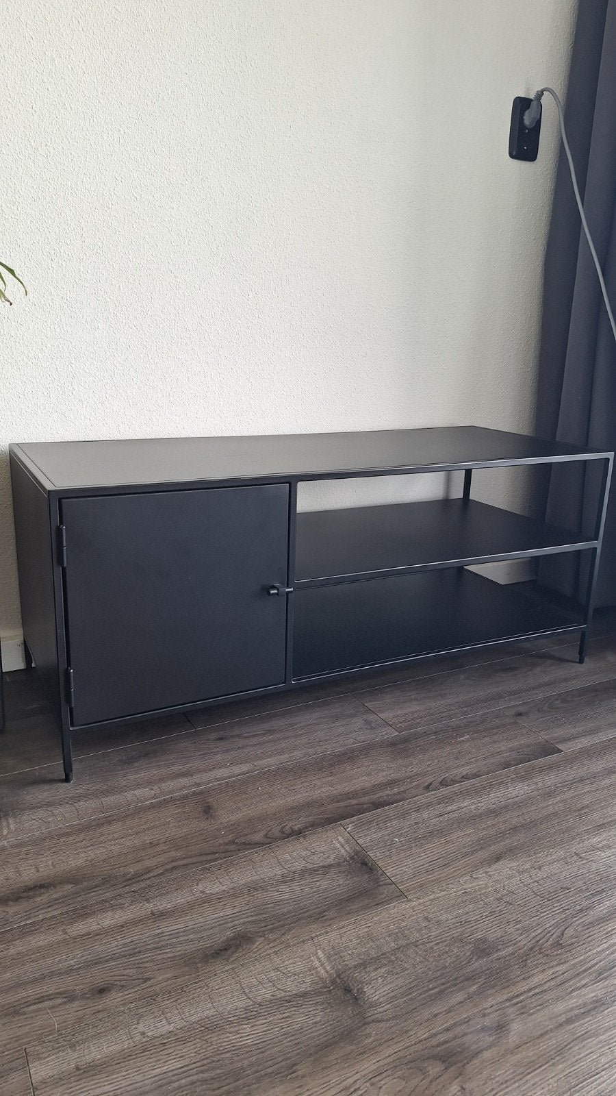 Zwart stalen tv meubel, Ophalen, Gebruikt, 100 tot 150 cm, Minder dan 100 cm