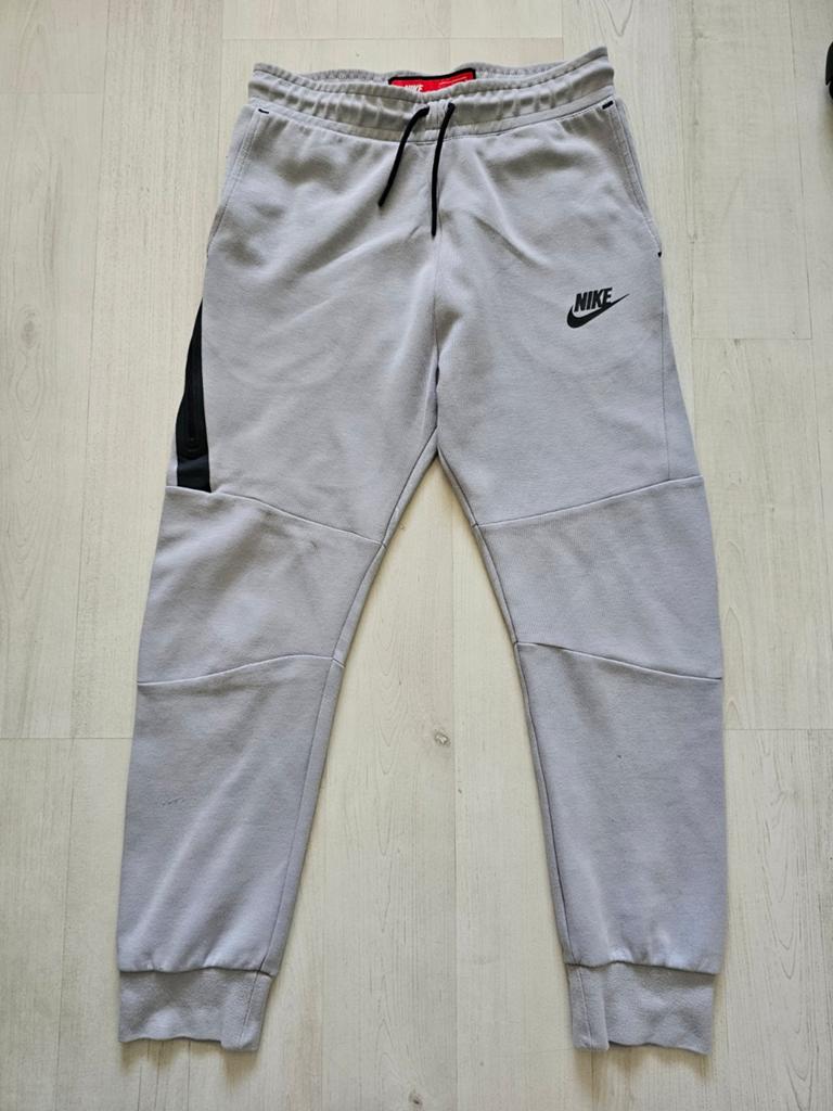 NIKE tech joggingbroek maat 147-158 cm, Kinderen en Baby's, Kinderkleding | Maat 152, Broek, Gebruikt, Ophalen of Verzenden, Nike