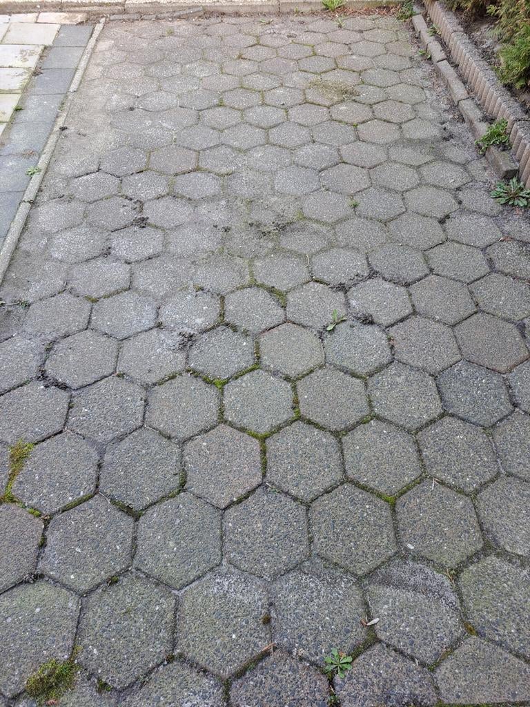 Gratis 6 hoekige tegels, Tuin en Terras, Ophalen, Beton, Terrastegels