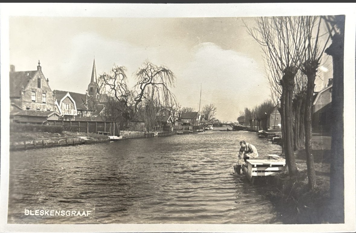 Bleskensgraaf, met stoep aan Abbekesdoel, Ophalen of Verzenden, 1940 tot 1960, Ongelopen, Zuid-Holland