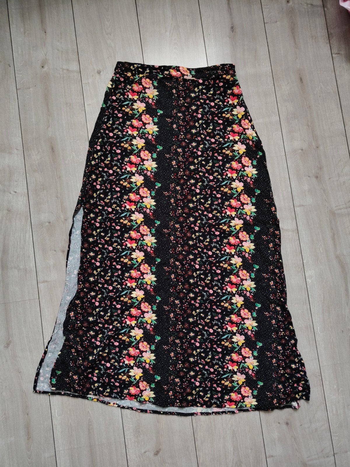 AMISU Zwarte Maxi Rok met Bloemenprint - Maat 40, Kleding | Dames, Maat 38/40 (M), Zwart, Ophalen of Verzenden, Zo goed als nieuw