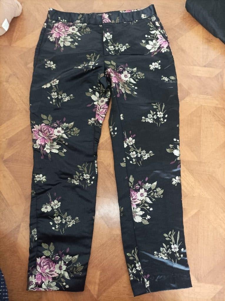 Zara satijnen broek pantalon bloemen maat 36, Kleding | Dames, Broeken en Pantalons, Zwart, Ophalen of Verzenden, Zo goed als nieuw