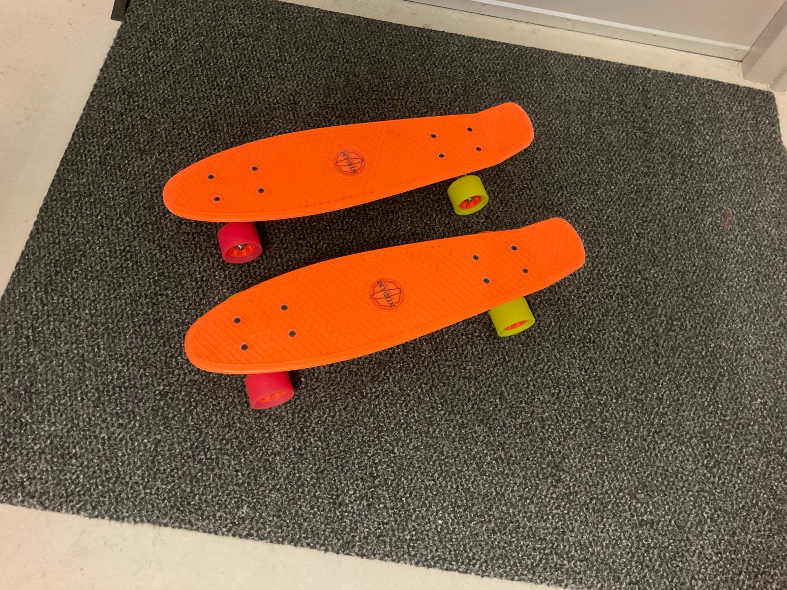Nijdam 22.5'' Flipgrip Skateboard Pennyboard - 2 stuks, Verzenden, Zo goed als nieuw, Skateboard