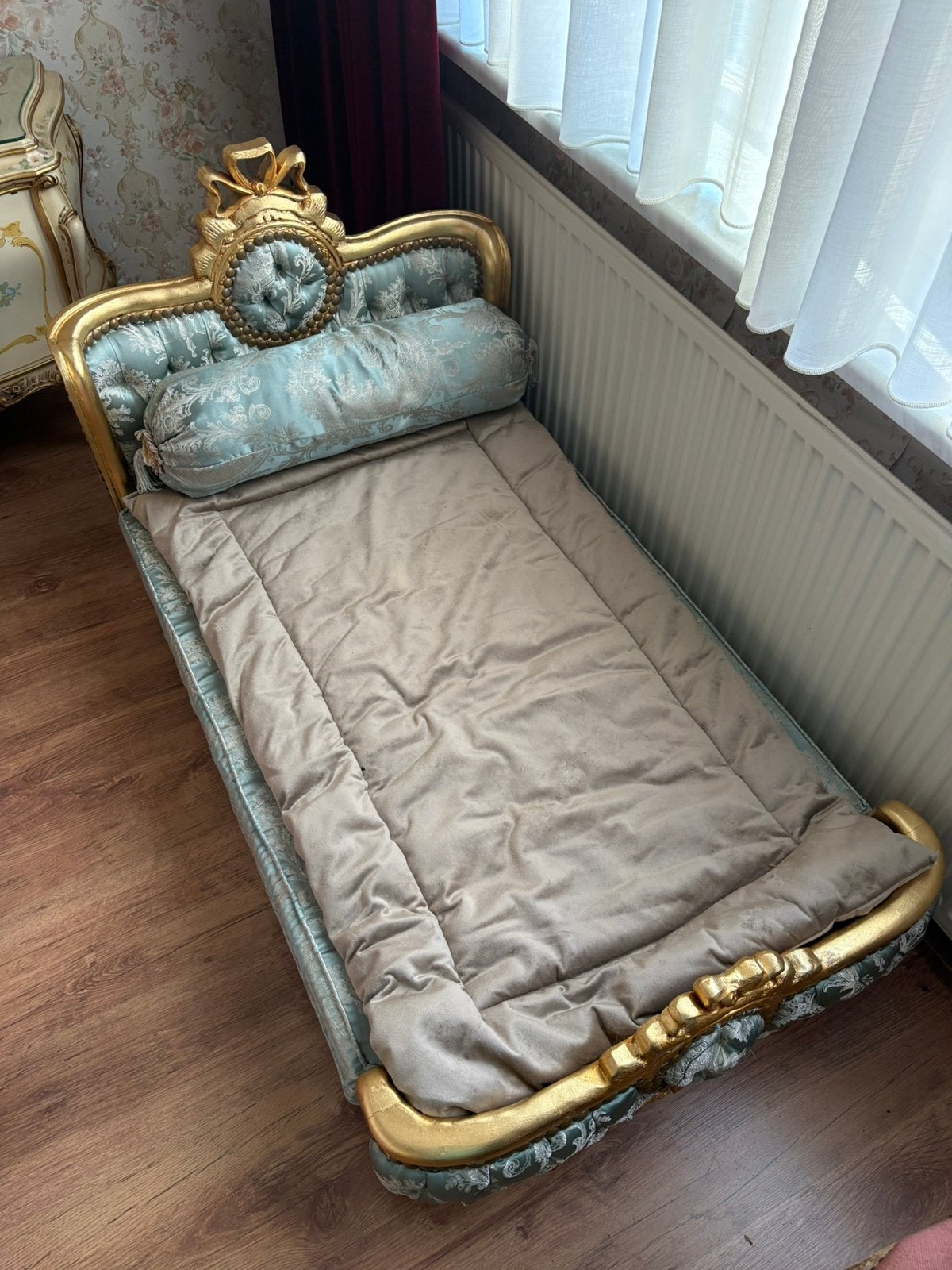 Barok honden bed, Ophalen, Zo goed als nieuw