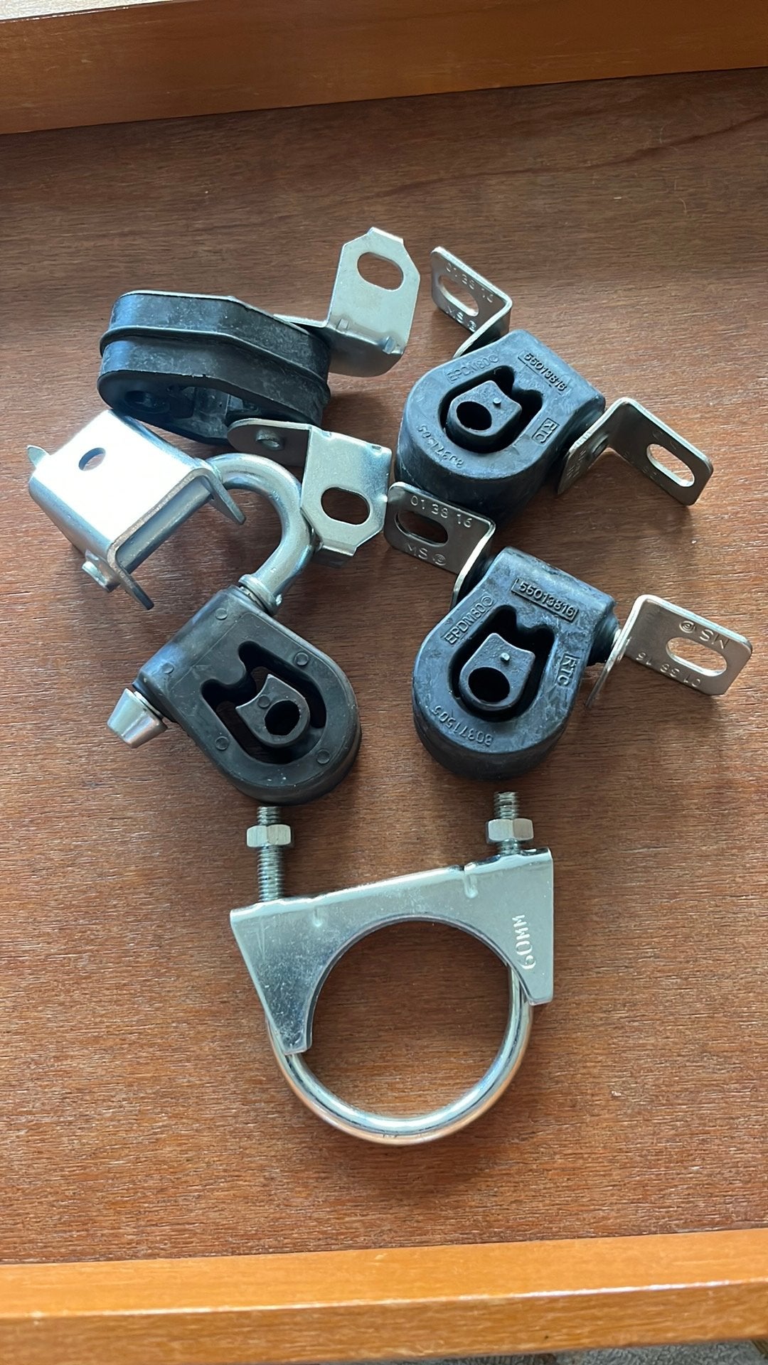 Nieuwe ophanging uitlaat VW Transporter, Ophalen, Nieuw