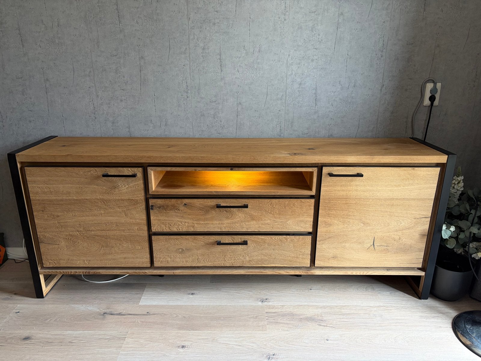 Dressoir Henders en Hazel Metalo - Eikenhoutfineer & Metaal, Ophalen, Eikenhout, Zo goed als nieuw, 200 cm of meer