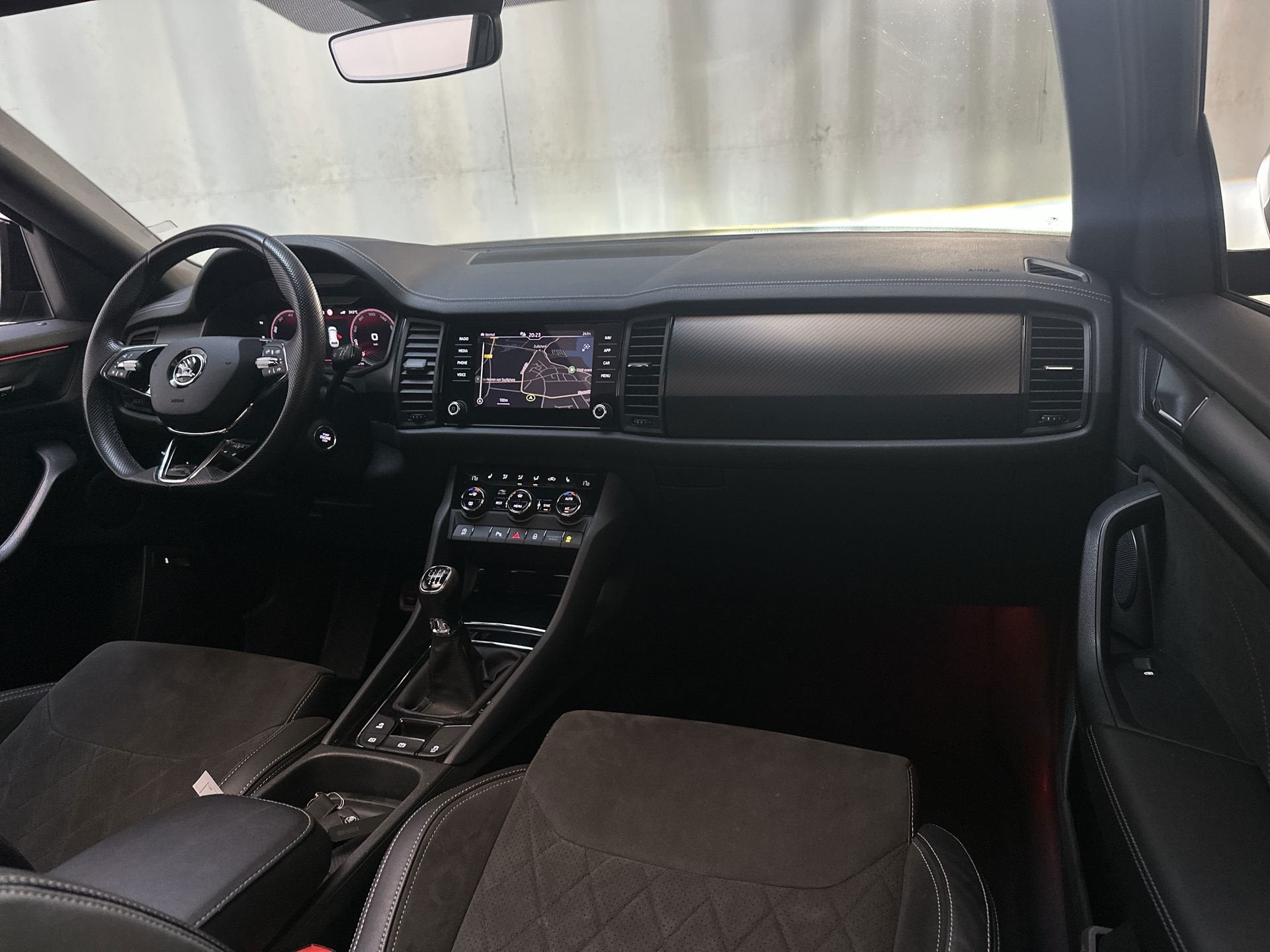 Skoda Kodiaq 1.5 TSI Sportline Business Adaptive Cruise Trek, Auto's, Skoda, Voorwielaandrijving, Dealer onderhouden, 15 km/l