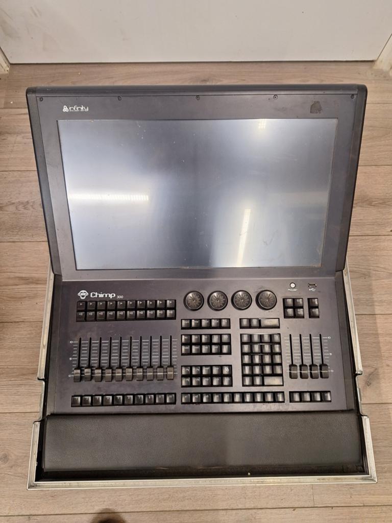 Infinity Chimp 300 Lichtsturing in Flightcase, Ophalen, Gebruikt