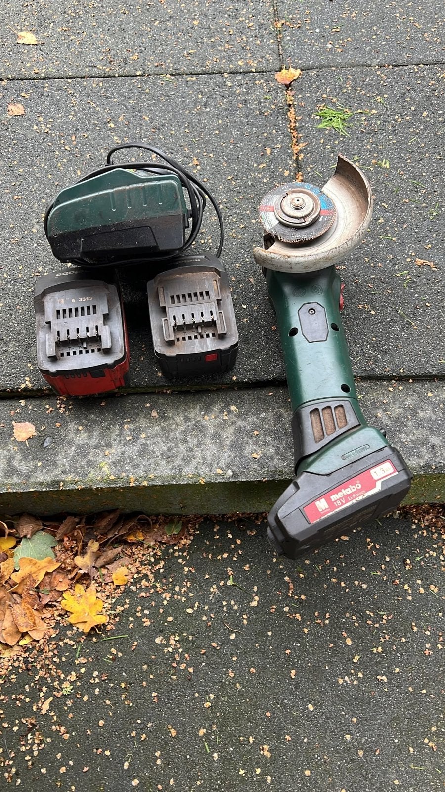 Metabo Slijptol met 3 Accu's en Lader, Ophalen of Verzenden, Gebruikt, Haakse handslijpmachine
