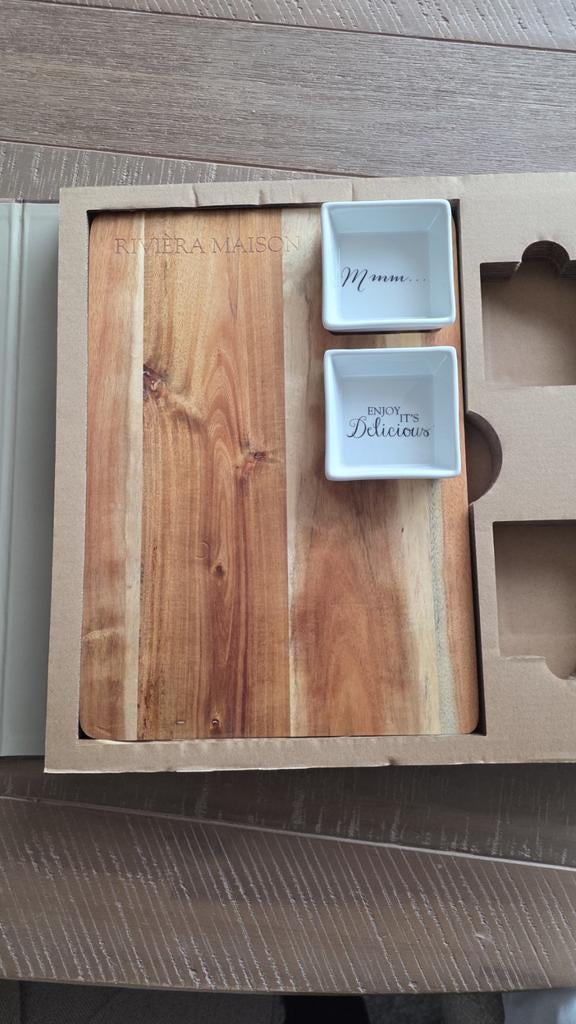 Riviera Maison Serveerplank met schaaltjes in geschenkdoos, Huis en Inrichting, Keuken | Keukenbenodigdheden, Hout, Snij-/serveerplank