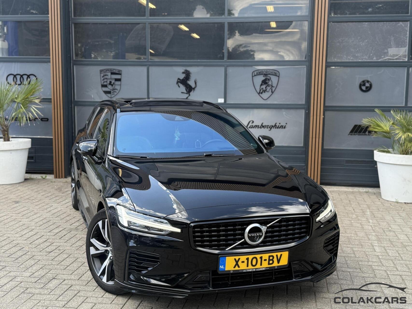 Volvo V60 2.0 T6 Twin Engine AWD R-Design-Trekh-NAP-Pano-VOL, Auto's, Automaat, Gebruikt, Euro 6, 4 cilinders