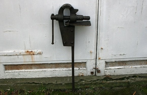 Smidsgereedschap: middelzware staartbankschroef, Antiek en Kunst, Antiek | Gereedschap en Instrumenten, Ophalen