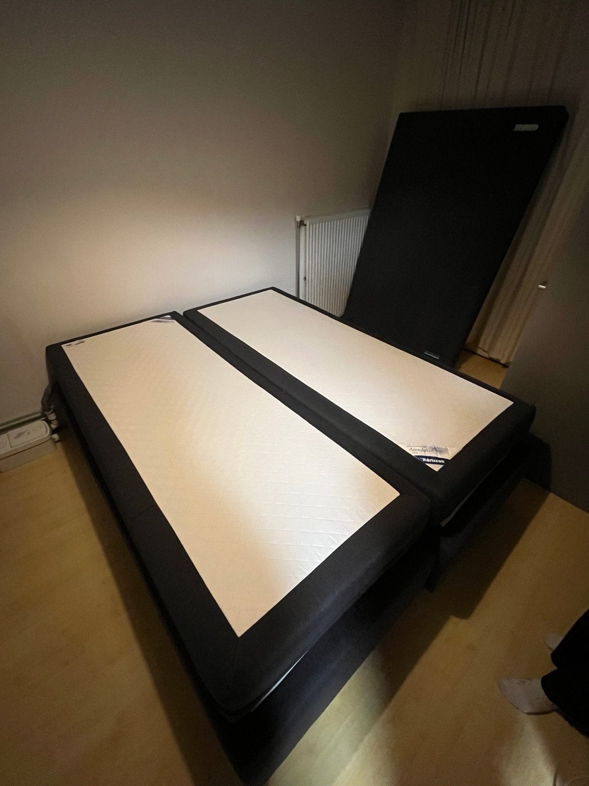 Karlsson tweepersoonsbed (160cm) met hoofdbord, Zwart, Tweepersoons, Ophalen of Verzenden, Zo goed als nieuw