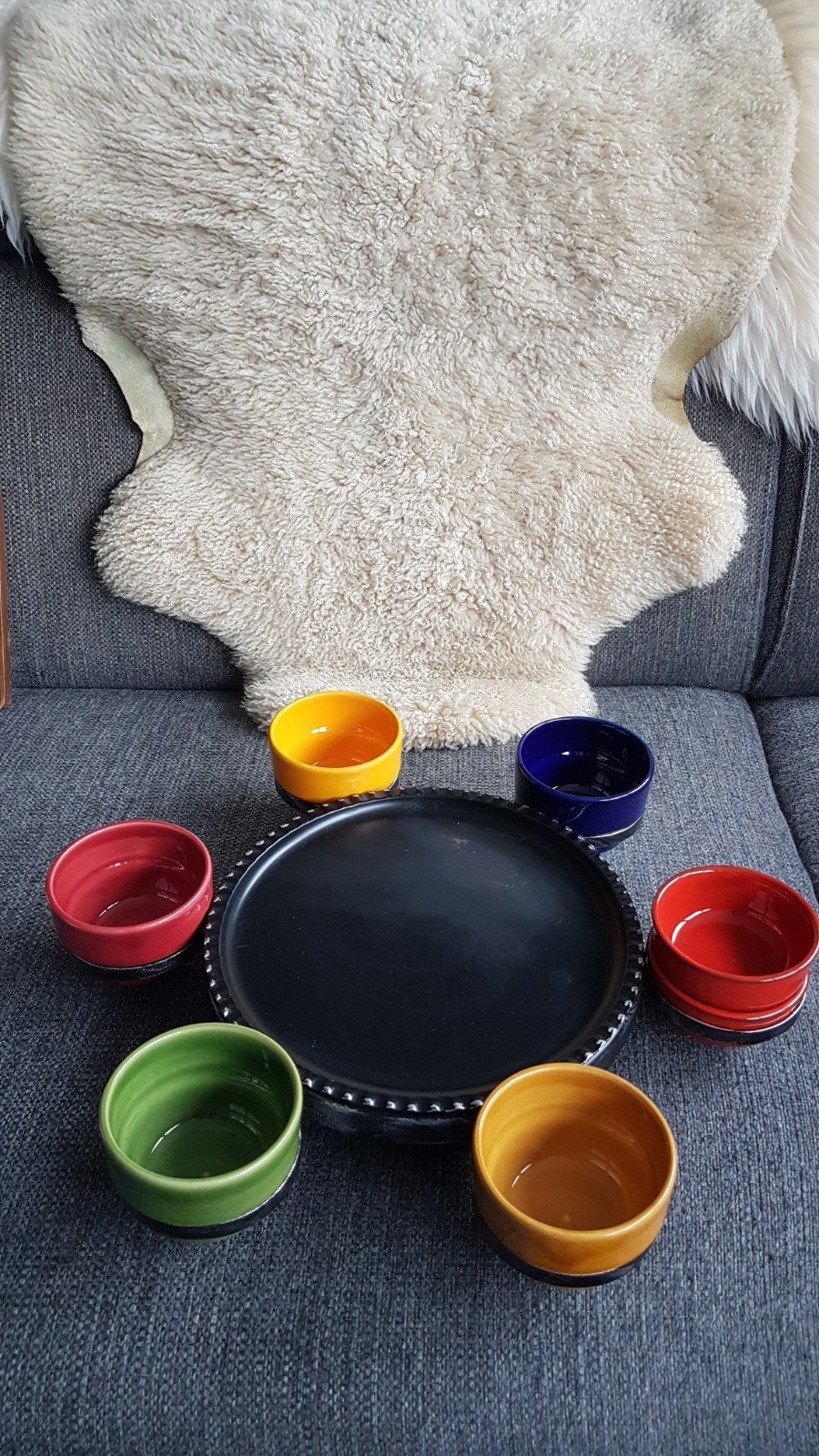 Draaiplateau met 7 gekleurde aardewerk schaaltjes, Ophalen of Verzenden, Aardewerk, Overige stijlen, Schaal of Schalen