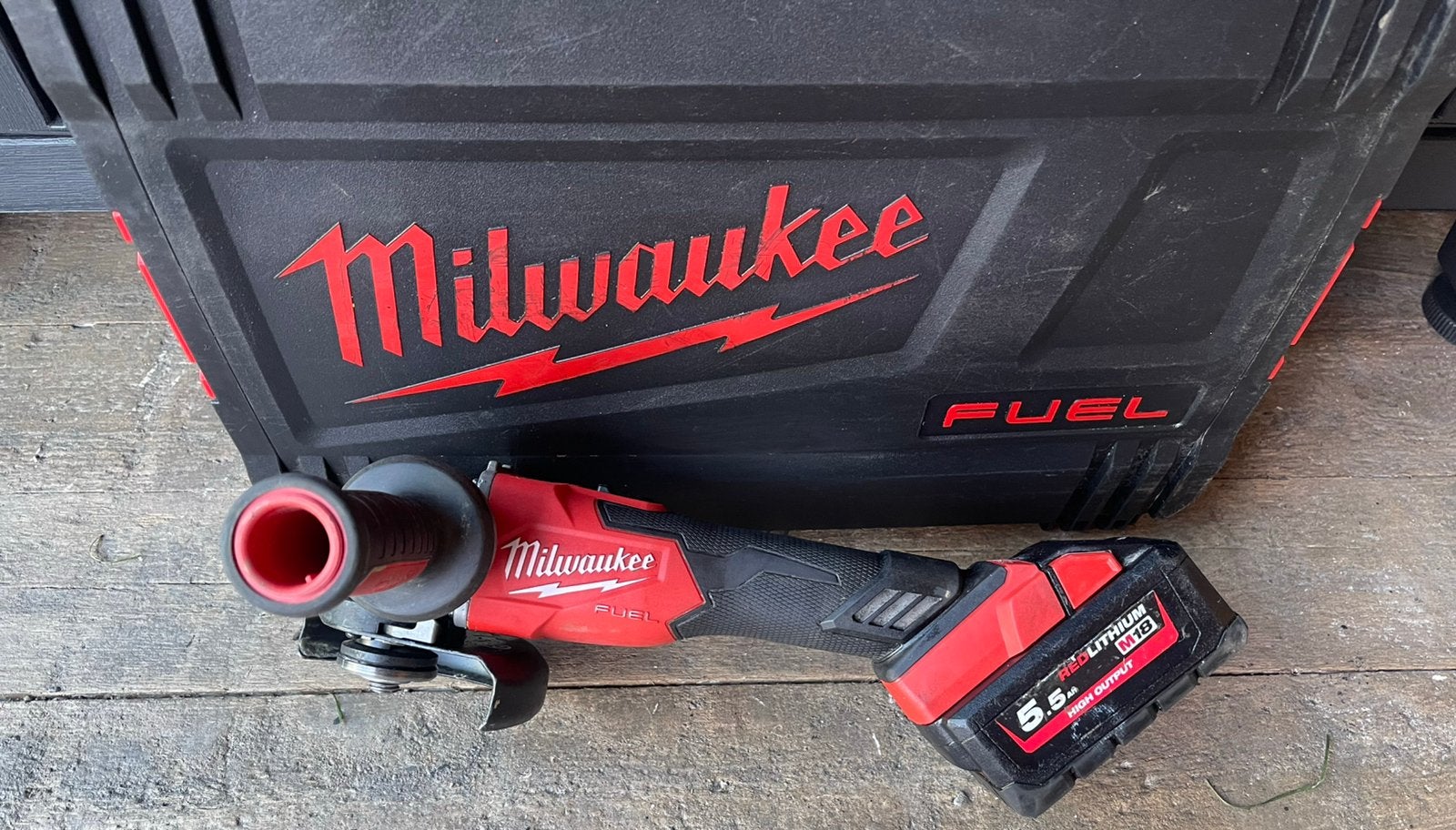 Milwaukee haakse slijper 18 v / accu high output 5.5 ah, Doe-het-zelf en Verbouw, Gereedschap | Slijpmachines, Ophalen of Verzenden