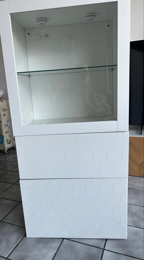IKEA Besta vitrinekast met lades en glazen planken, Huis en Inrichting, Kasten | Vitrinekasten, Ophalen, Gebruikt, 100 tot 150 cm