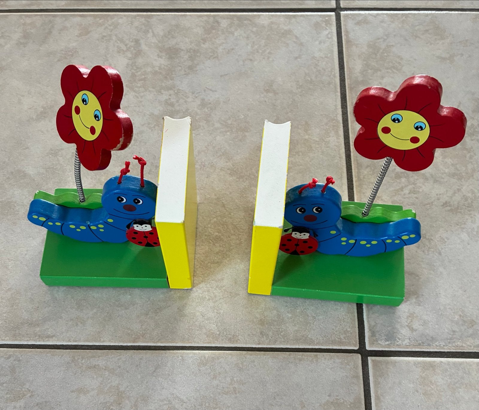 Leuke boekensteunen rups en bloem voor kinderkamer, Huis en Inrichting, Hout, Gebruikt, Meerkleurig, Overige stijlen