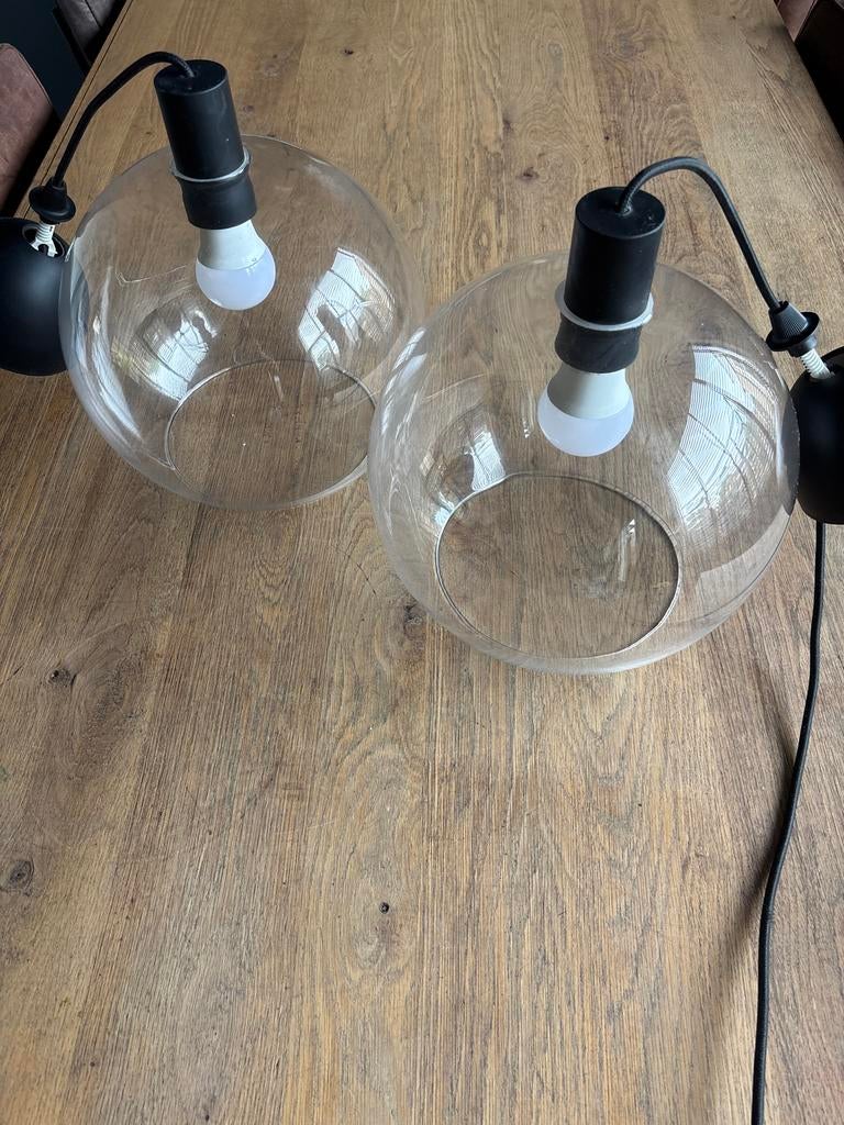 2 IKEA glazen hanglampen met kleur lampen, Huis en Inrichting, Lampen | Hanglampen, Ophalen, Gebruikt, Glas, Minder dan 50 cm