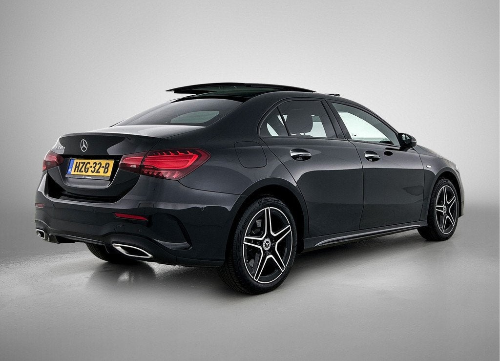 Mercedes-Benz A-Klasse 250 e Business Solution AMG | Trekhaa, Auto's, Mercedes-Benz, 12 maanden, Gebruikt, 4 cilinders, Zwart