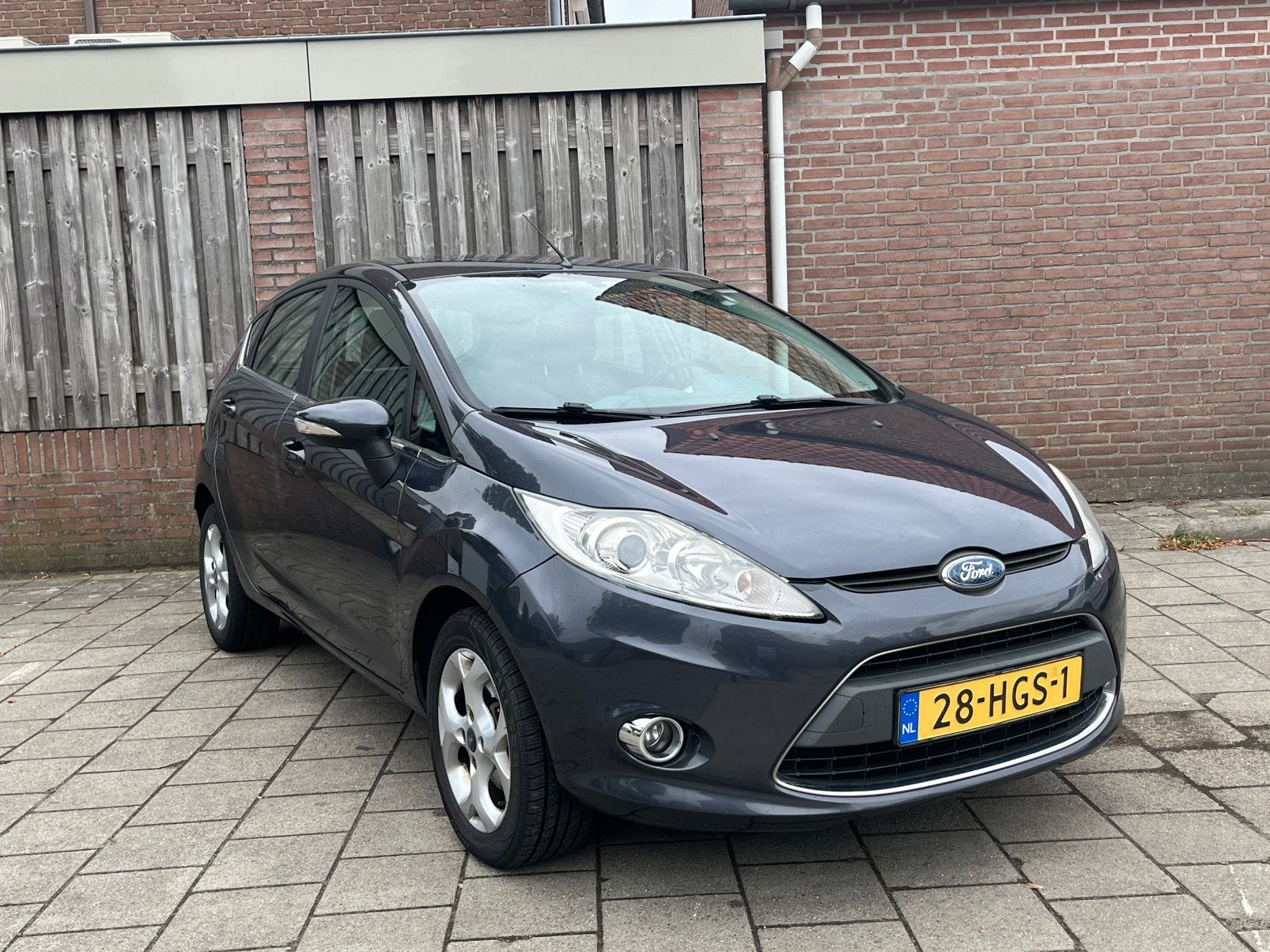 Ford Fiësta 1.25 60KW 5DR 2008 Grijs, Auto's, Ford, Voorwielaandrijving, 1242 cc, Origineel Nederlands, Handgeschakeld