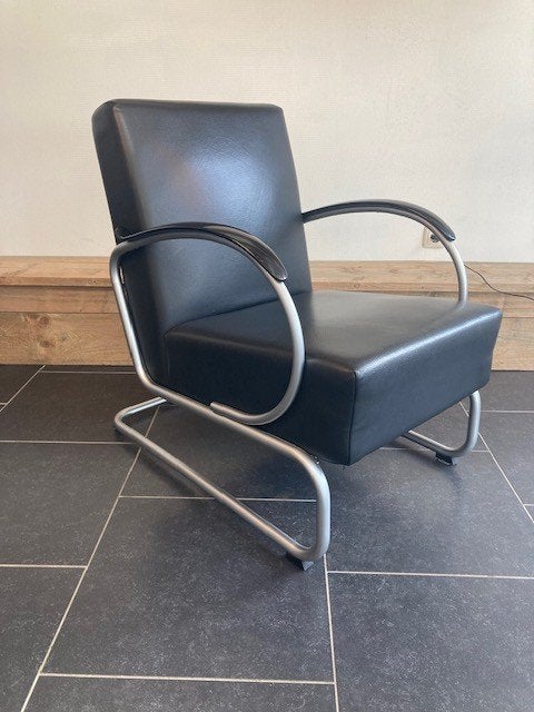 Gispen 407 fauteuil, zwart leder, zijdmat frame, Design, 75 tot 100 cm, Zo goed als nieuw, Leer