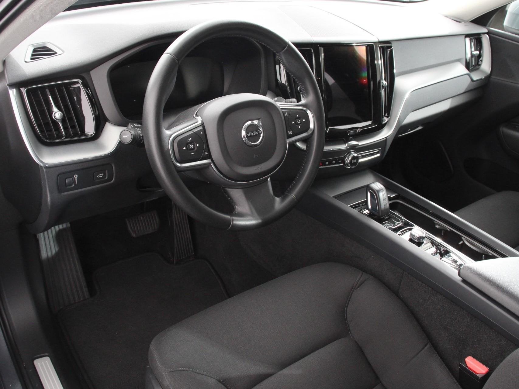 Volvo XC60 2.0 B4 Automaat Momentum Apple Carplay / Android, Auto's, Gebruikt, Euro 6, 4 cilinders, 1969 cc