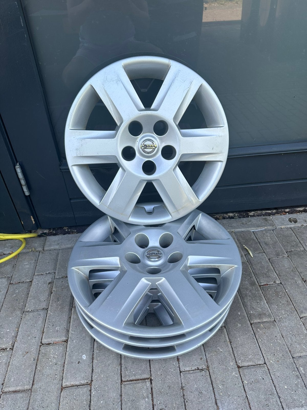 Originele Nissan 16 inch wieldoppen –Set van 4 – nette staat, Auto diversen, Wieldoppen, Ophalen of Verzenden, Zo goed als nieuw