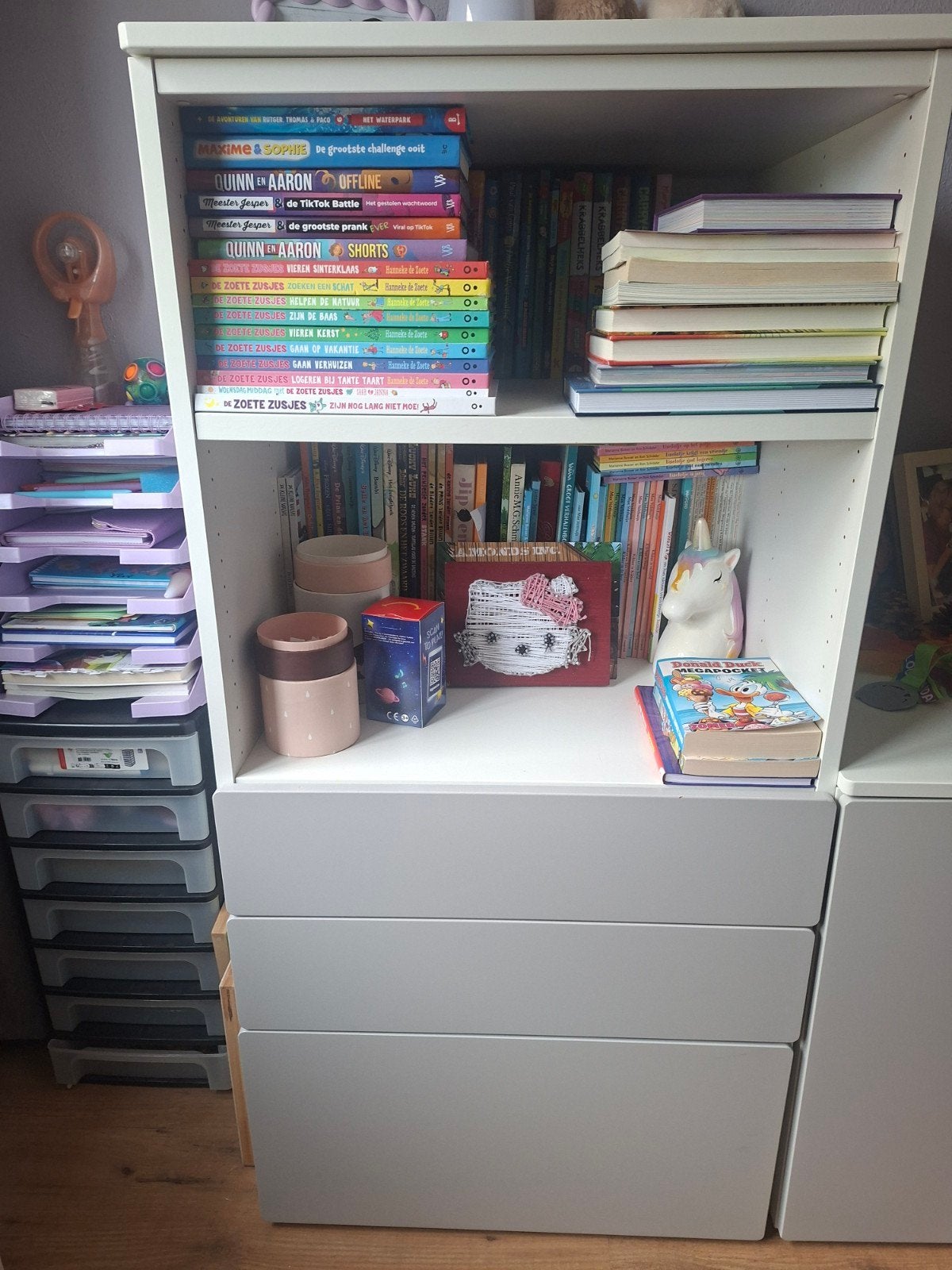 Wit/grijze boekenkast met 3 Lades - SMÅSTAD / PLATSA, Ophalen, Gebruikt, 100 tot 150 cm, 50 tot 100 cm