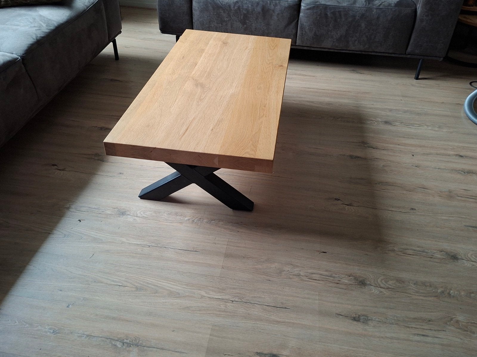 Salontafel licht eiken blad met zwart metalen kruispoot, Ophalen, Gebruikt, 100 tot 150 cm, Modern, Industrieel