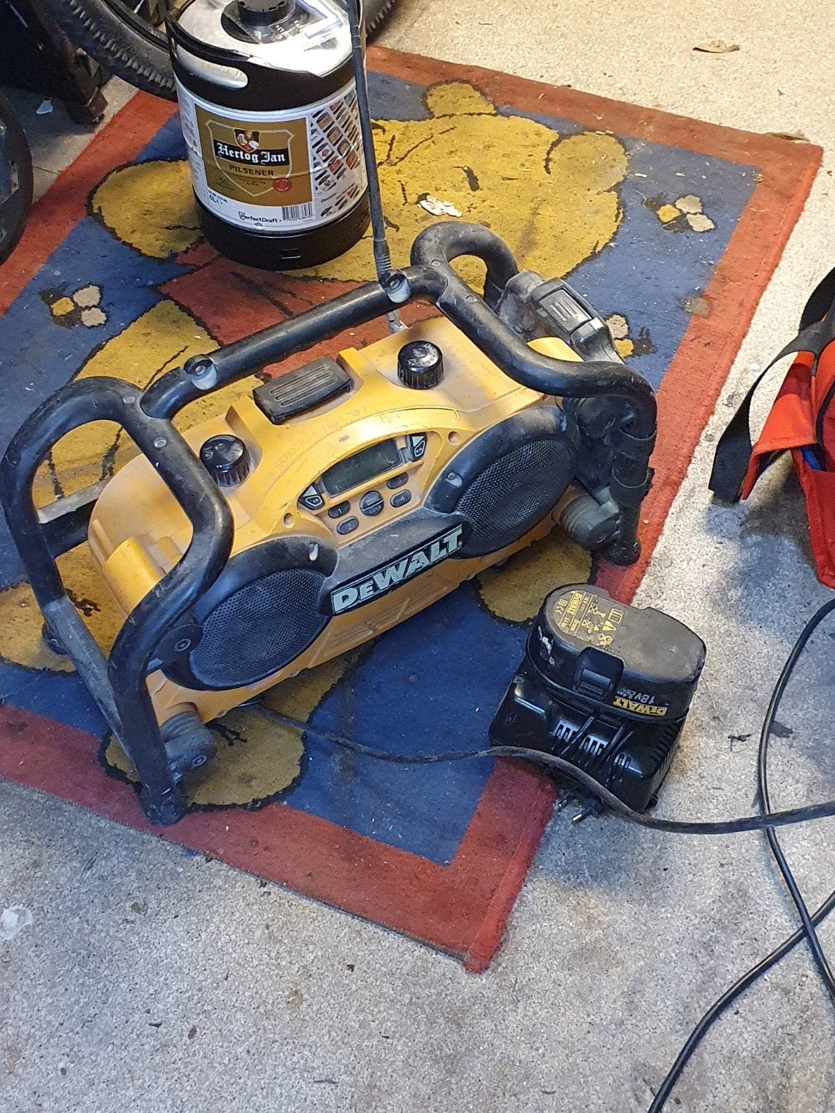 Dewalt bouwradio met oplader, Ophalen of Verzenden, Gebruikt, Bouwradio