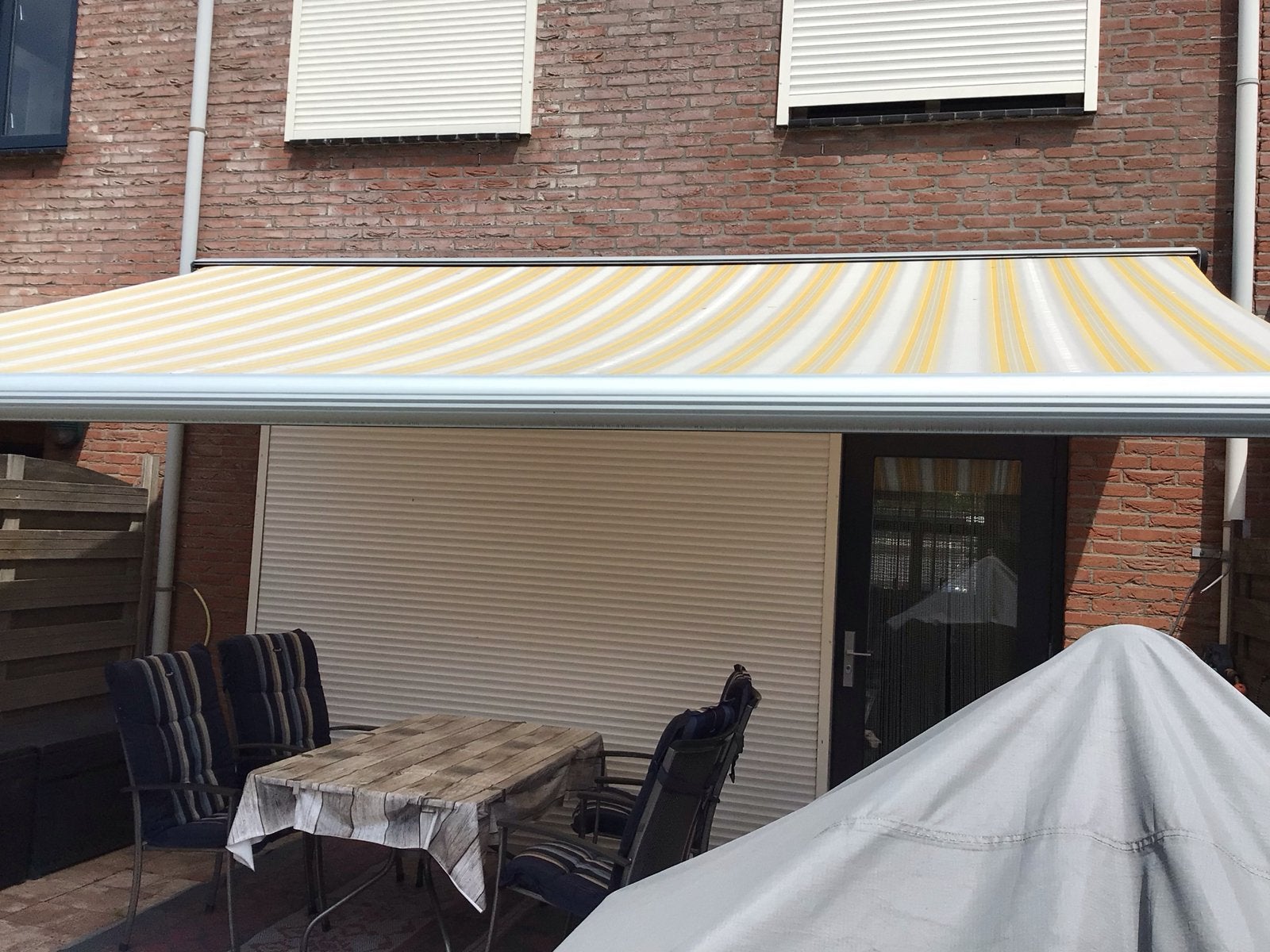 Zonnescherm - Geel/Wit gestreept . Prima staat  30-7 halen, Tuin en Terras, Zonneschermen, Ophalen, Gebruikt, Elektrisch, 150 tot 300 cm