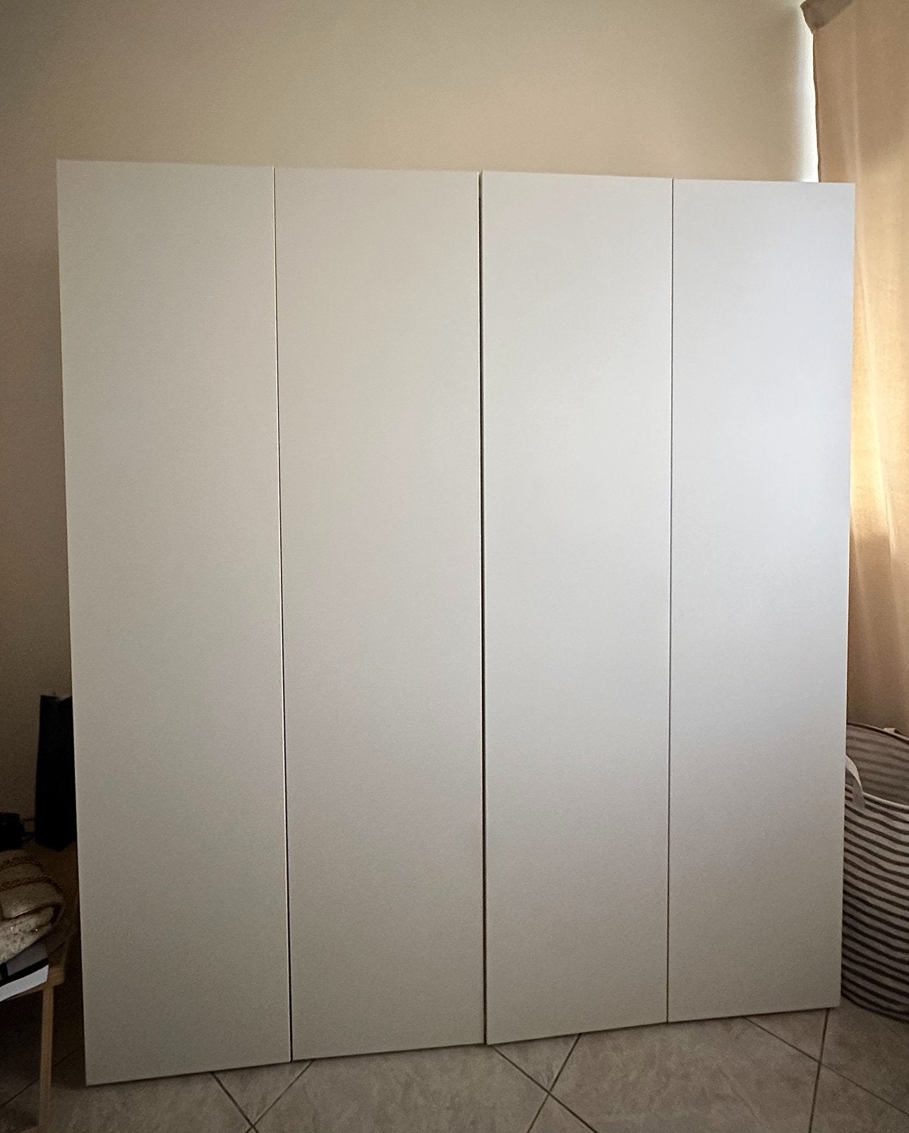 Witte kledingkast – 4 deuren, Huis en Inrichting, Ophalen, Zo goed als nieuw, 50 tot 75 cm, 150 tot 200 cm