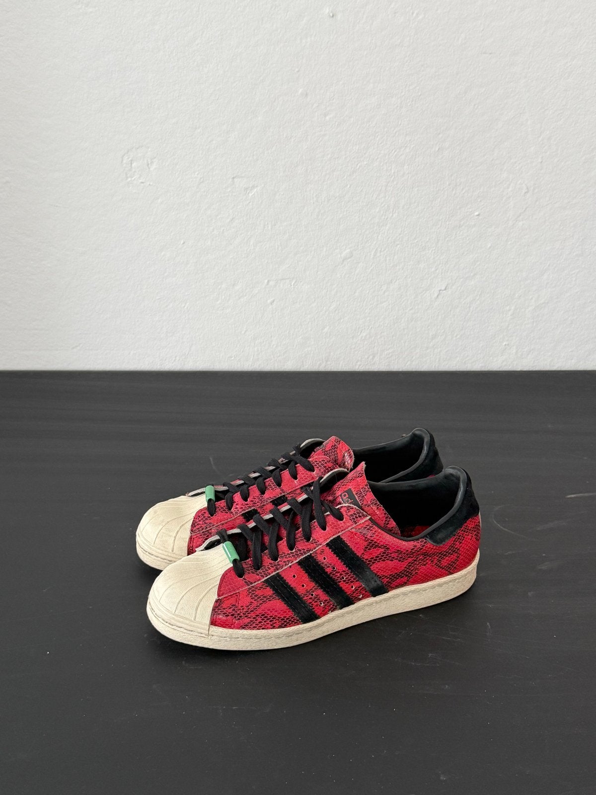 Adidas Superstar 80s CNY - Rode Slangenprint Sneakers, Ophalen of Verzenden, Gedragen, Rood, Sneakers of Gympen