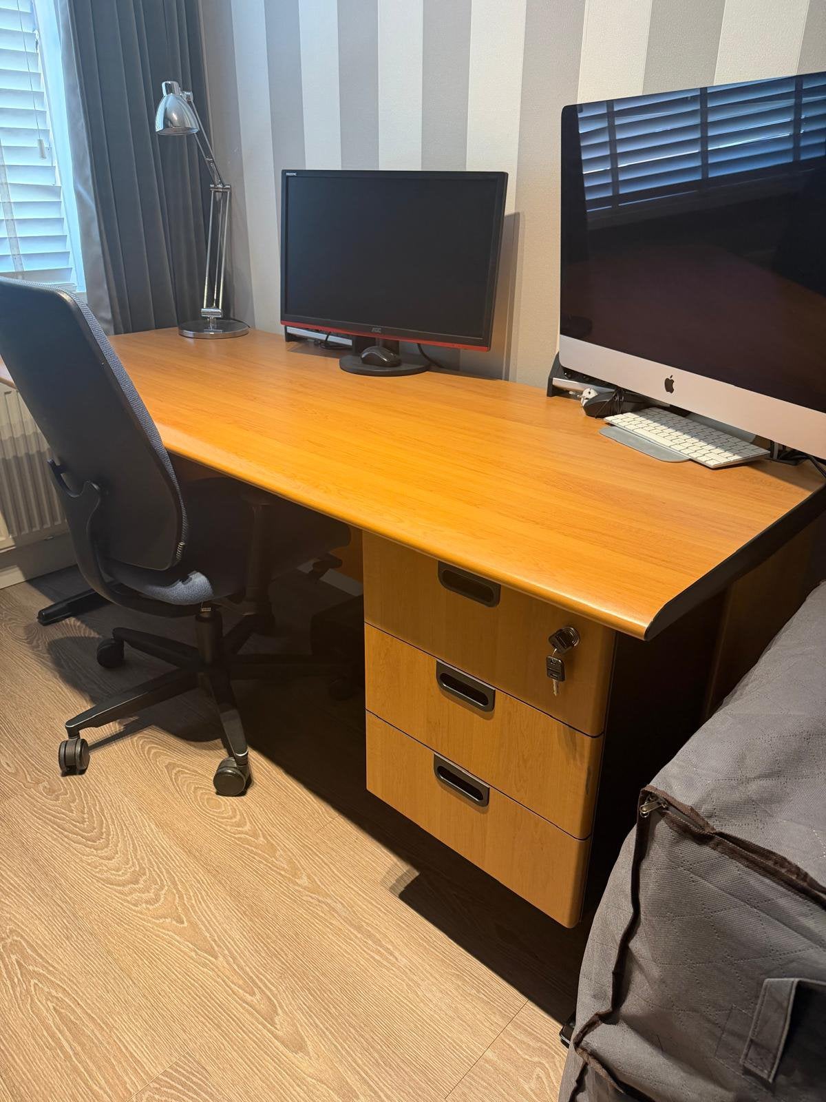 Bureau + stoel, Ophalen, Gebruikt, Bruin, 75 cm