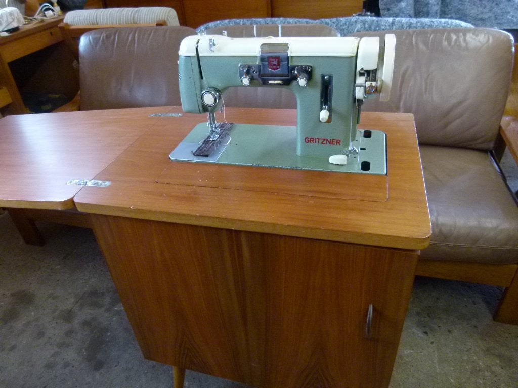vintage naaimachine in kaste 1959 Gritzner, Antiek en Kunst, Antiek | Naaimachines, Ophalen