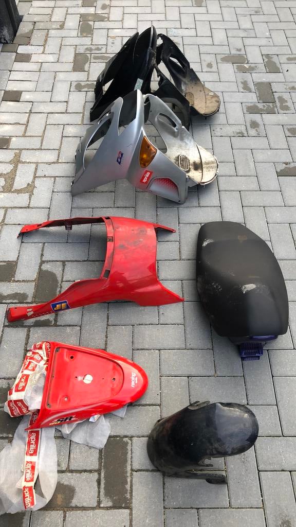Aprilia sr 50 onderdelen zadel kappen, Fietsen en Brommers, Brommeronderdelen | Scooters, Aprilia, Ophalen of Verzenden, Zo goed als nieuw