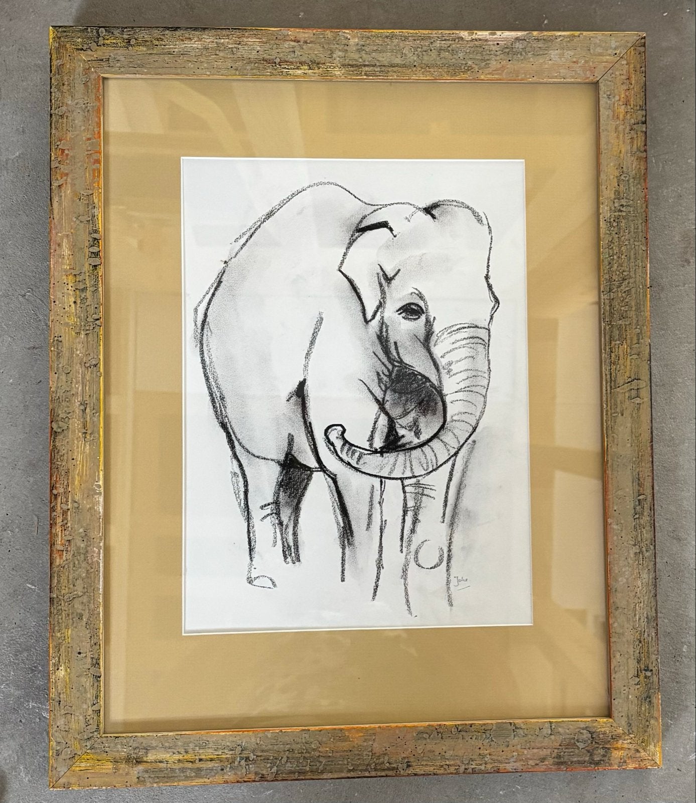 Originele Artis schets van olifant in robuuste lijst, Antiek en Kunst, Kunst | Tekeningen en Foto's, Ophalen, Tekening, Houtskooltekening