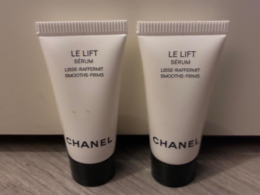 Chanel le lift serum 5 ml, Sieraden, Tassen en Uiterlijk, Uiterlijk | Gezichtsverzorging, Ophalen of Verzenden, Nieuw, Gehele gezicht