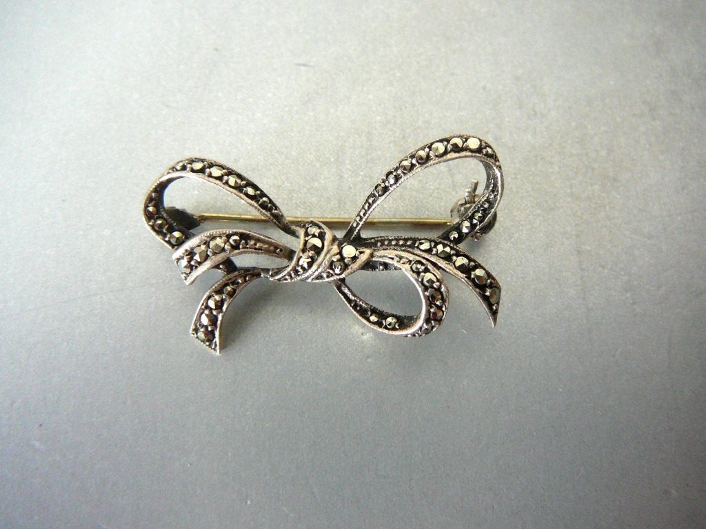 Vintage Zilveren Broche met Markasiet Strik Design, Verzenden, Zilver, Broche, Met edelsteen