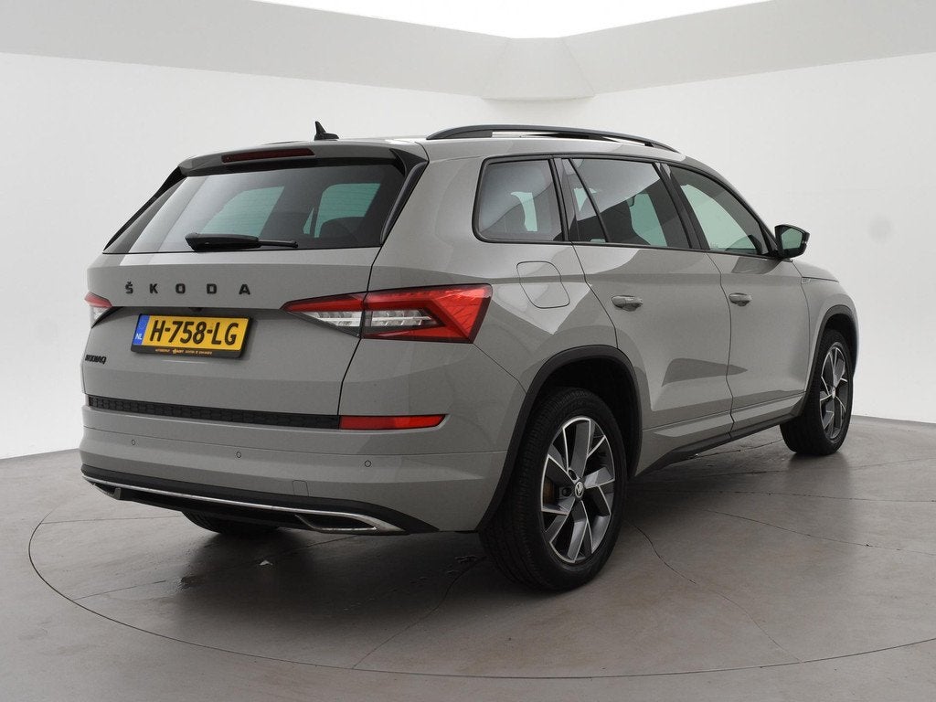 Skoda Kodiaq 1.5 TSI SPORTLINE 7-PERSOONS STEEL GREY + TREKH, Auto's, Skoda, 4 cilinders, 150 pk, Origineel Nederlands, Bedrijf