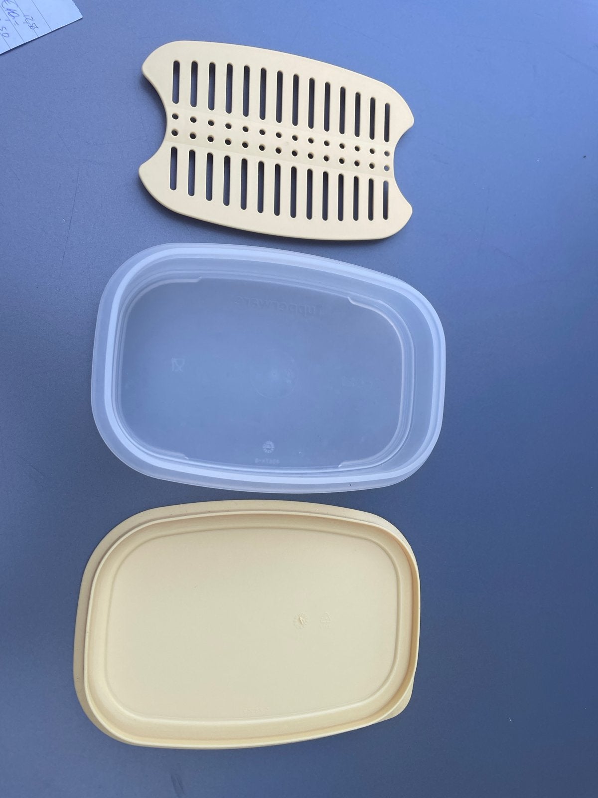 Tupperware Klein Plat Kaasdoosje - Ideaal voor Kaas, Huis en Inrichting, Ophalen of Verzenden, Zo goed als nieuw, Crème, Overige typen
