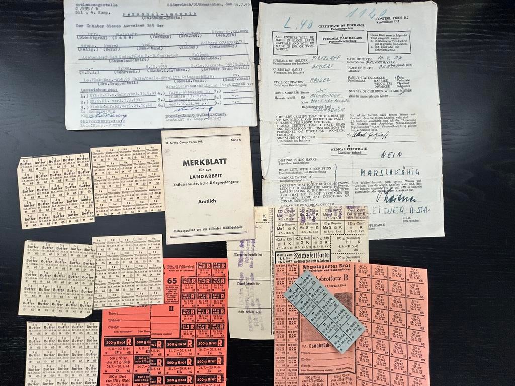 Naoorlogse ww2 Ersatz Soldbuch, lot POW documenten, Verzamelen, Ophalen of Verzenden, Landmacht, Duitsland, Overige typen