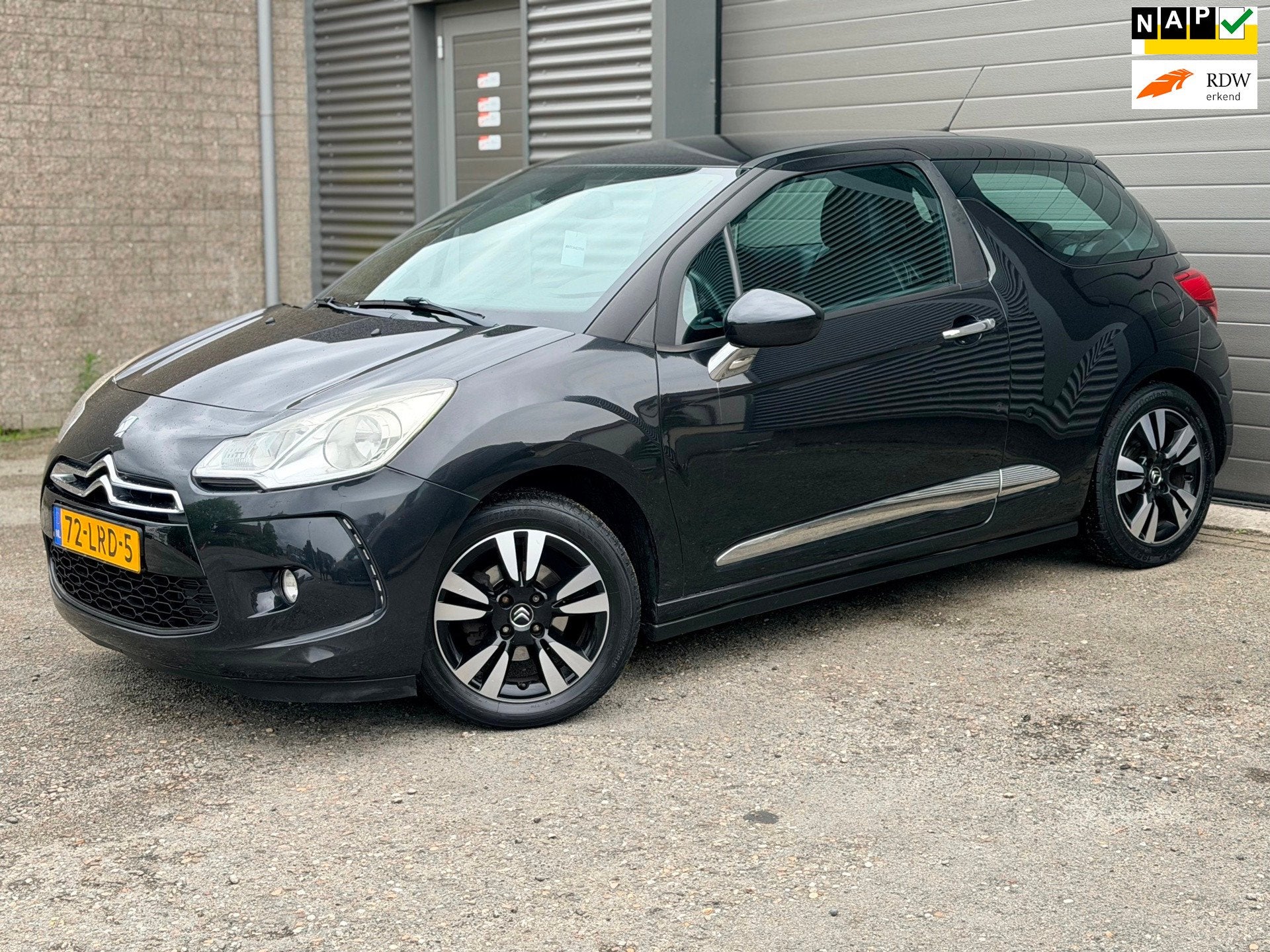 Citroen DS3 1.4 Chic, Voorwielaandrijving, Euro 5, 4 cilinders, Zwart