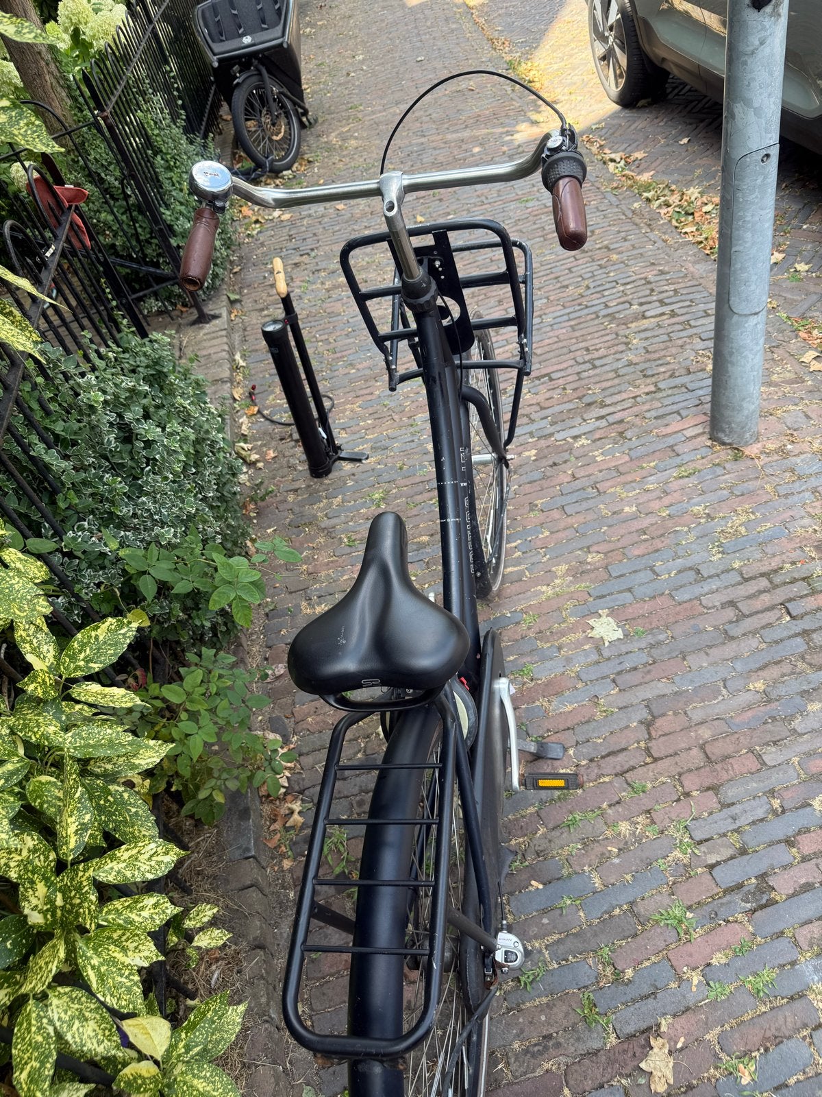Cortina Transportfiets - Zwart, met voor- en achterdrager, Fietsen en Brommers, Fietsen | Dames | Damesfietsen, Terugtraprem, Gebruikt