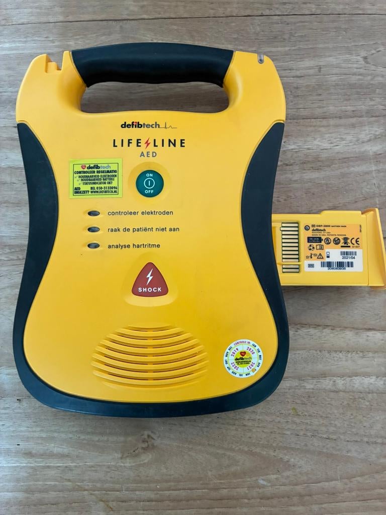 Defibtech Lifeline AED (echte AED) + AED tas, Diversen, Ophalen of Verzenden, Gebruikt