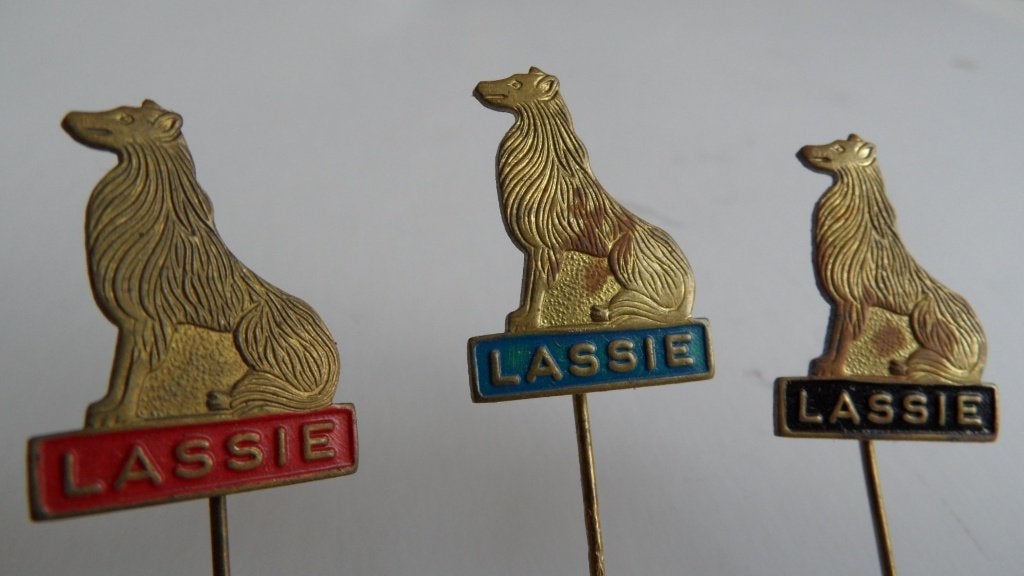 Lassie honden speldjes 3 x, Verzenden, Zo goed als nieuw, Dier of Natuur, Speldje of Pin