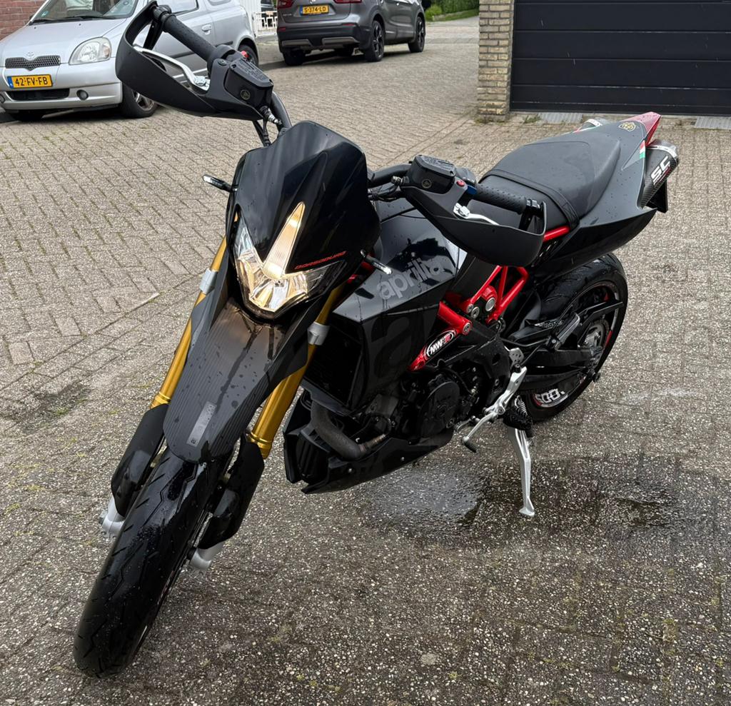 Aprilia Dorsoduro 900 uit 2020 - Zeer lage km-stand, Motoren, Motoren | Suzuki, 2 cilinders, Motorrijbewijs A, 900 cc, Particulier