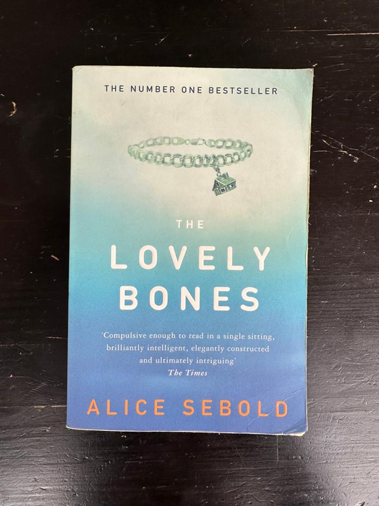 Alice Sebold - The Lovely Bones, Boeken, Ophalen of Verzenden, Zo goed als nieuw, Spiritualiteit algemeen, Overige typen